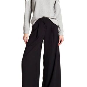 Romeo + Juliet Couture black wide leg pants S NWT